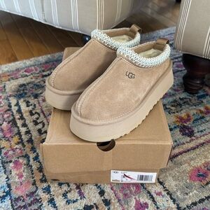 UGG Tasman slipper size 5